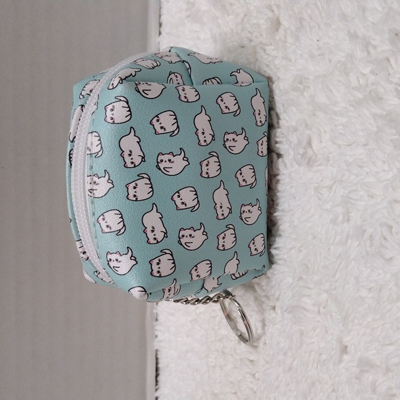 Animal Print Light Green Keychain Small Pouch - Picture 2 of 7